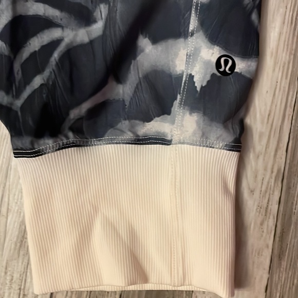 LULULEMON Dance to Yoga Pants Pretty Plume Angel Wing Black Sz 4 - Picture 3 of 9